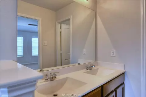 985 Crossing Dr, Bryan, TX 77803 photo 15