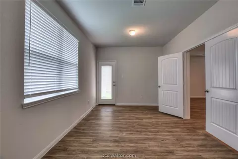 985 Crossing Dr, Bryan, TX 77803 photo 7