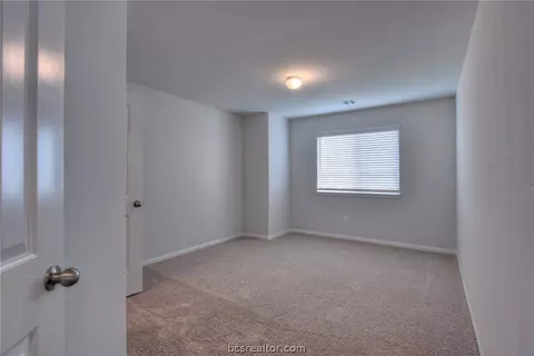 985 Crossing Dr, Bryan, TX 77803 photo 19