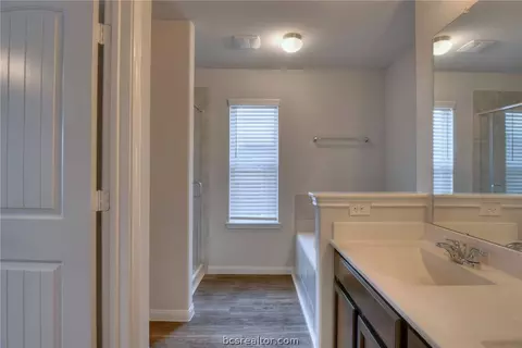985 Crossing Dr, Bryan, TX 77803 photo 13