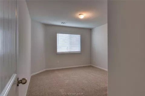 985 Crossing Dr, Bryan, TX 77803 photo 16