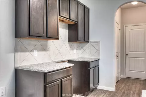 987 Crossing Dr, Bryan, TX 77803 photo 7