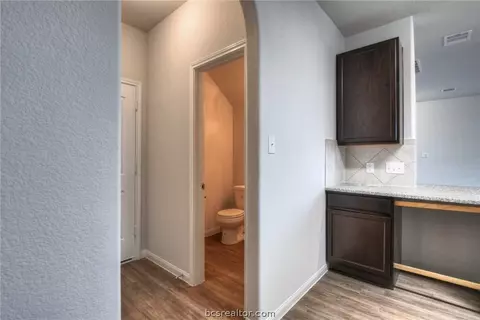 987 Crossing Dr, Bryan, TX 77803 photo 9