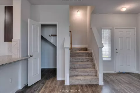 987 Crossing Dr, Bryan, TX 77803 photo 11