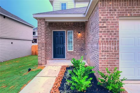 989 Crossing Dr, Bryan, TX 77803 photo 2