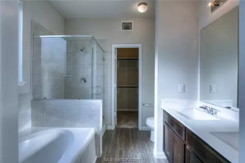 989 Crossing Dr, Bryan, TX 77803 photo 14