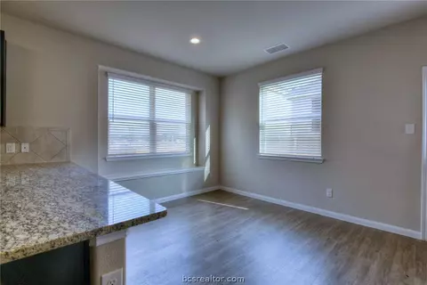 989 Crossing Dr, Bryan, TX 77803 photo 10