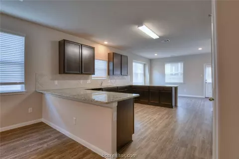 989 Crossing Dr, Bryan, TX 77803 photo 6