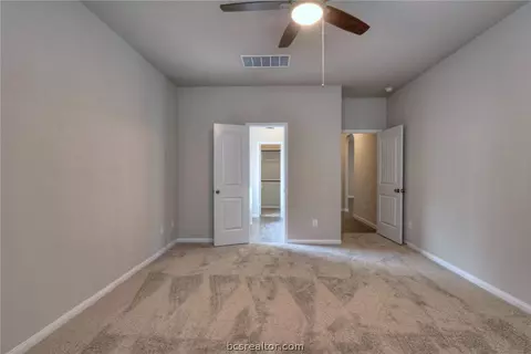 989 Crossing Dr, Bryan, TX 77803 photo 13
