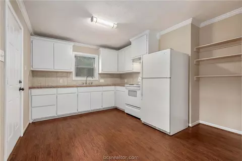 703 Ash St, Bryan, TX 77803 photo 6
