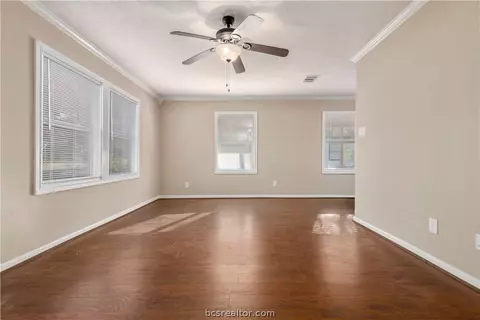 703 Ash St, Bryan, TX 77803 photo 4