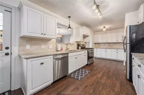 3808 Spring Hollow Ct, Bryan, TX 77802 photo 8