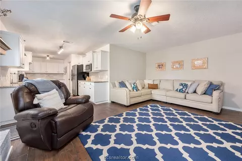 3808 Spring Hollow Ct, Bryan, TX 77802 photo 6
