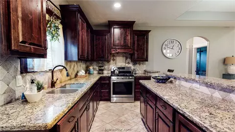 1901 Orman St, Bryan, TX 77801 photo 9
