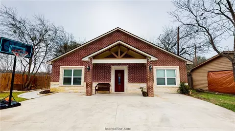 1901 Orman St, Bryan, TX 77801 photo 2