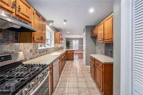 5808 Knightsbridge Ln, Bryan, TX 77802 photo 12