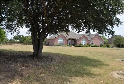 5701 Easterling Dr, Bryan, TX 77808 photo 1