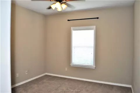 5701 Easterling Dr, Bryan, TX 77808 photo 2