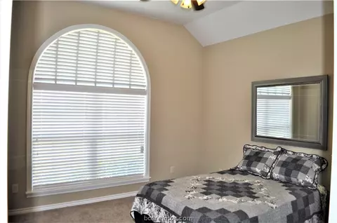 5701 Easterling Dr, Bryan, TX 77808 photo 4