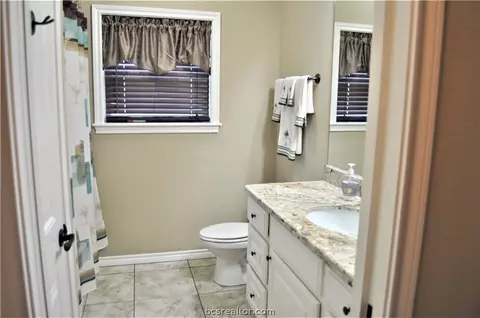 5701 Easterling Dr, Bryan, TX 77808 photo 3