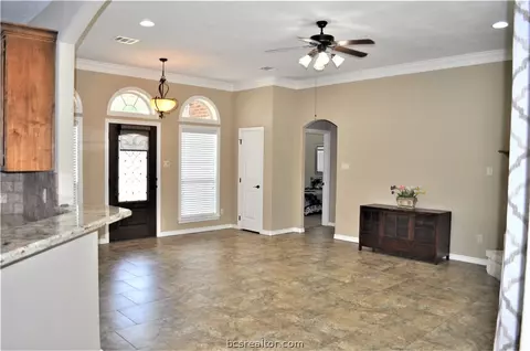 5701 Easterling Dr, Bryan, TX 77808 photo 8