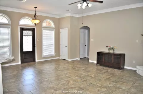 5701 Easterling Dr, Bryan, TX 77808 photo 9