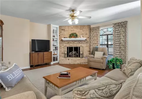 2923 Braeburn St, Bryan, TX 77802 photo 6