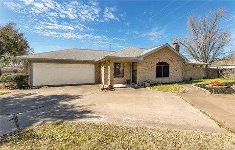 2923 Braeburn St, Bryan, TX 77802 photo 1