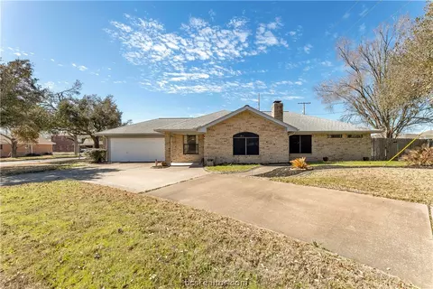 2923 Braeburn St, Bryan, TX 77802 photo 2