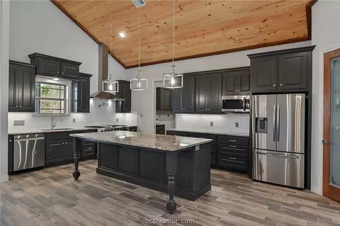 10303 Cobb Rd, Bryan, TX 77808 photo 5