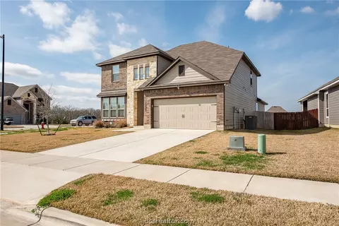 2001 Markley Dr, Bryan, TX 77807 photo 2