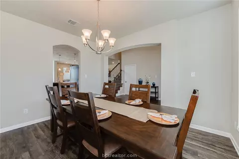 2001 Markley Dr, Bryan, TX 77807 photo 6