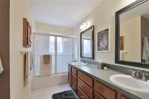 2913 Burning Tree Ct, Bryan, TX 77802 photo 13