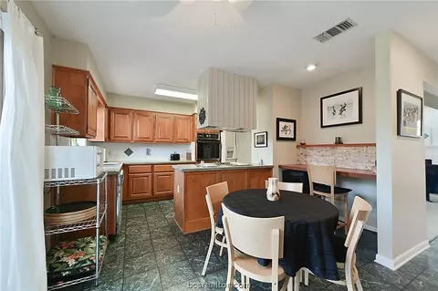 2913 Burning Tree Ct, Bryan, TX 77802 photo 10