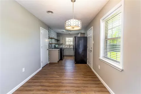 1110 Dona Dr, Bryan, TX 77802 photo 6