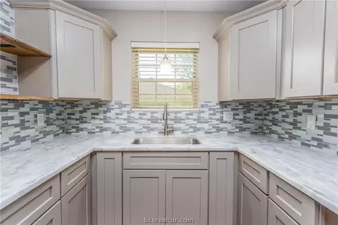 1110 Dona Dr, Bryan, TX 77802 photo 8