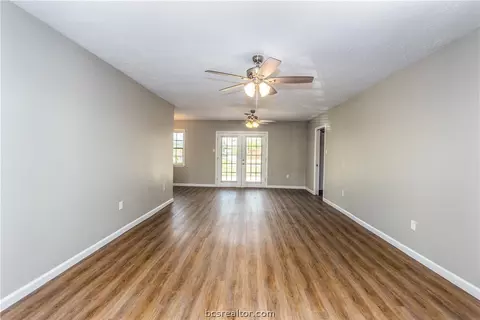 1110 Dona Dr, Bryan, TX 77802 photo 4