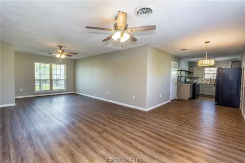 1110 Dona Dr, Bryan, TX 77802 photo 5