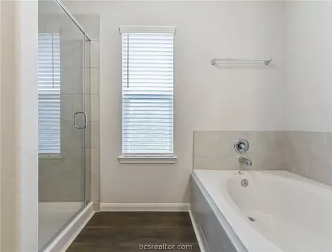979 Crossing Dr, Bryan, TX 77803 photo 12