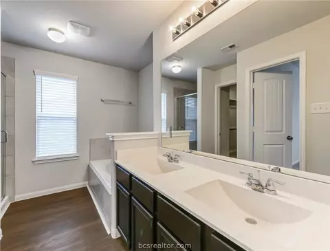 979 Crossing Dr, Bryan, TX 77803 photo 11