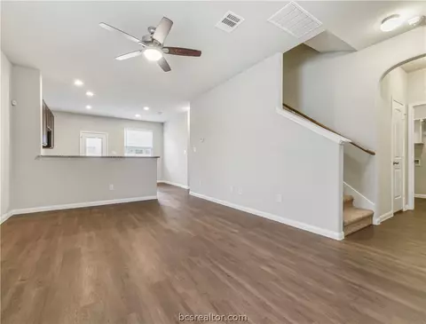 973 Crossing Dr, Bryan, TX 77803 photo 3