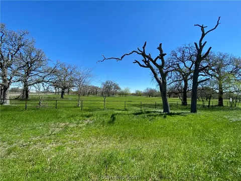 10724 Forsthoff Dr, Bryan, TX 77808 photo 2