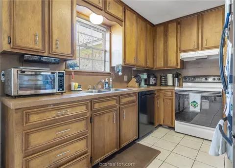 2408 Mchaney Dr, Bryan, TX 77803 photo 8