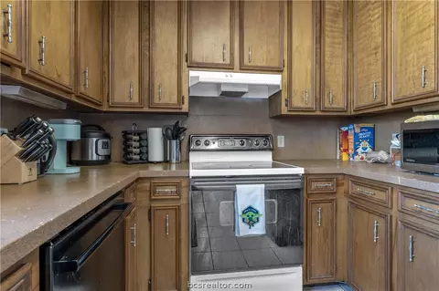 2408 Mchaney Dr, Bryan, TX 77803 photo 9