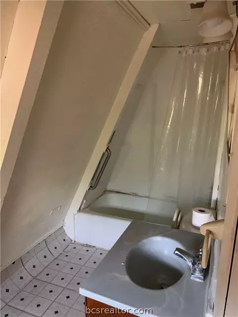 1003 Travis St, Bryan, TX 77803 photo 6