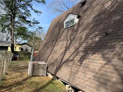 1003 Travis St, Bryan, TX 77803 photo 3