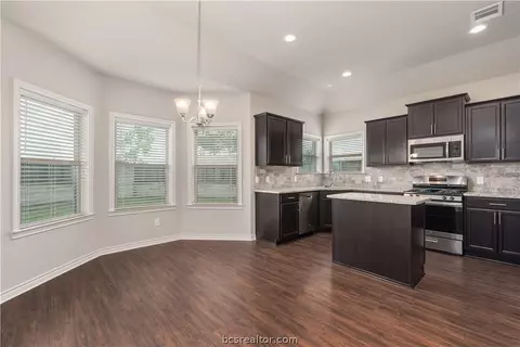 3025 Wolfpack Loop, Bryan, TX 77808 photo 6