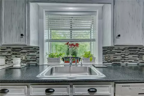 3513 Parkway Ter, Bryan, TX 77802 photo 27