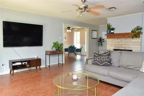 3516 Oakside, Bryan, TX 77802 photo 5