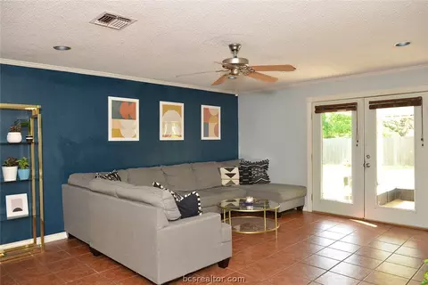 3516 Oakside, Bryan, TX 77802 photo 3